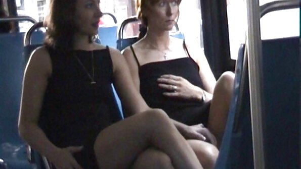Təbii döşləri ilə deşilmiş qırmızı saçlı babe ərini cuckolds