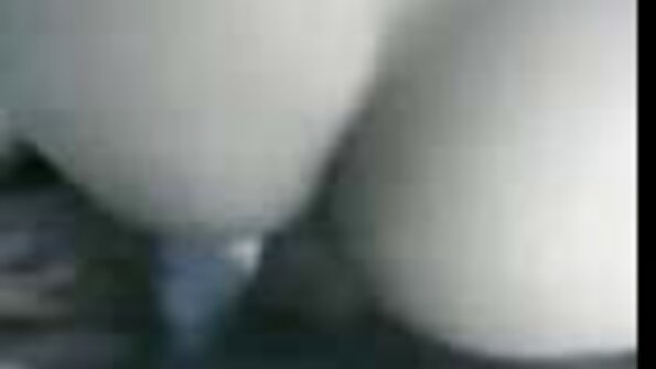 Seksual siması olan bir sarışın seksual ağzında cumshot alır
